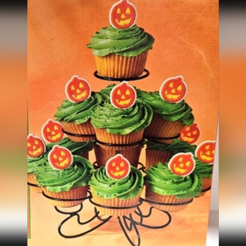 Wilton Halloween cupcakes dessert treats Black  stand